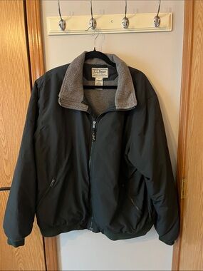 L.L. Bean Men's Green Jacket with Gray Fleece Collar
